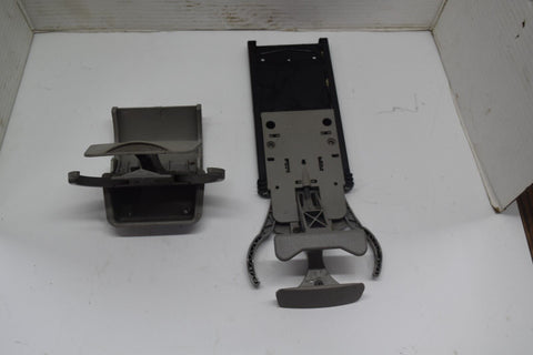 2008 05 06 07 08 09 Pontiac Torrent Chevrolet Equinox Console Cup Holder 12555