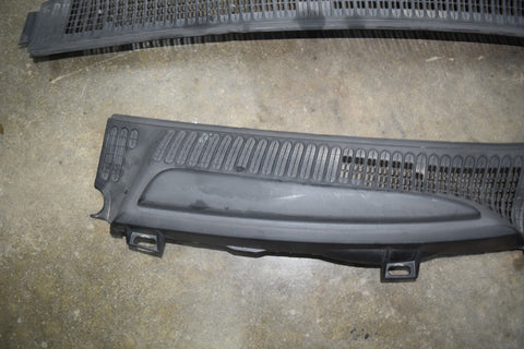 2004 2005 2006 Pontiac GTO Front Hood Cowl Vent Panel Assembly 04 05 06