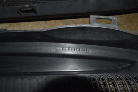 2004 2005 2006 Pontiac GTO Front Hood Cowl Vent Panel Assembly 04 05 06