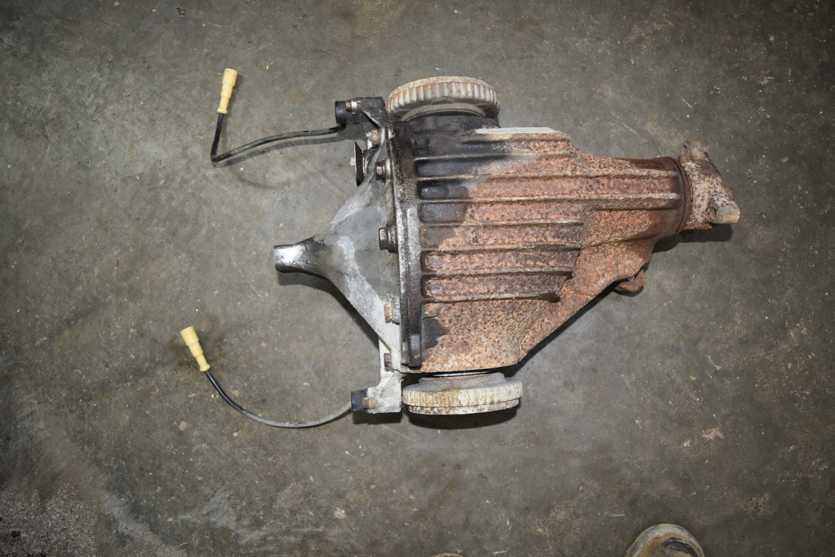 2004 Pontiac GTO Rear End Carrier Differential 3.46 Limited Slip Diff ...