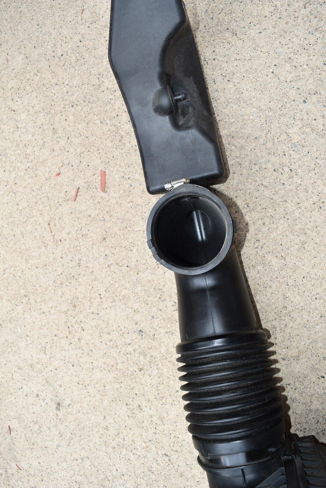 05 10 Chrysler 300 5.7L Air Intake Cleaner Filter Box Hose Resonator O