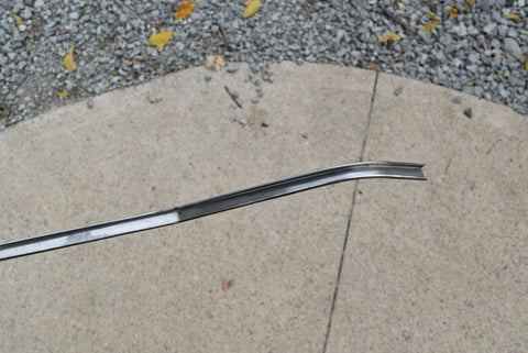 1972 CHEVELLE GRILLE TRIM CENTER GM USED MOULDING 72 MALIBU EL CAMINO 9460