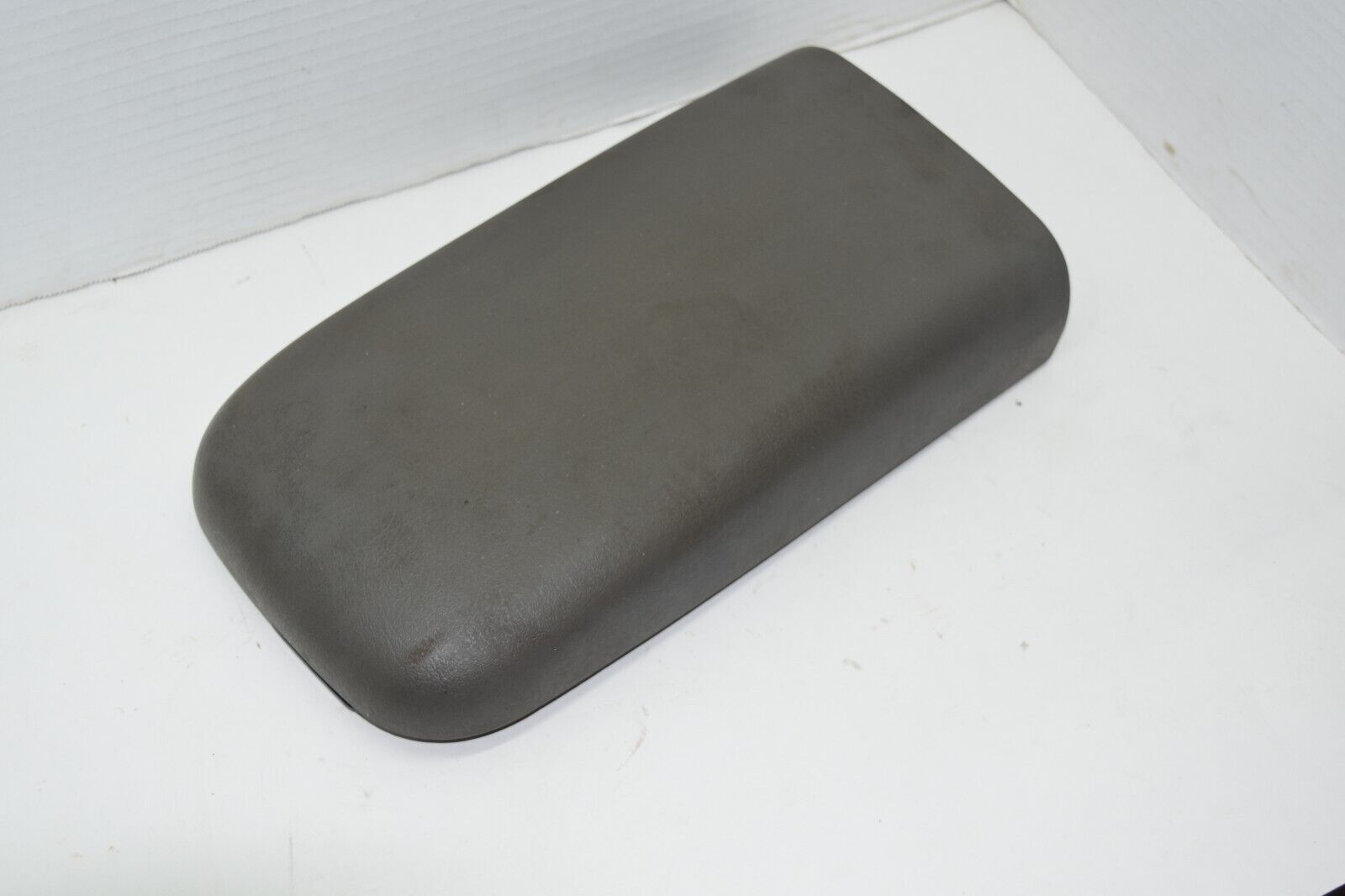 2002 2009 GMC ENVOY CHEVROLET TRAILBLAZER CENTER CONSOLE ARMREST LID
