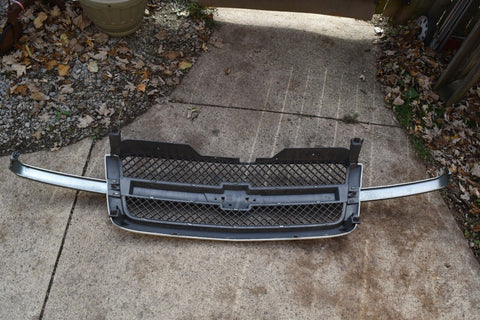 2003 2006 Chevrolet Silverado GRILL GRILLE OEM 03 04 05 06 Chevy 11820