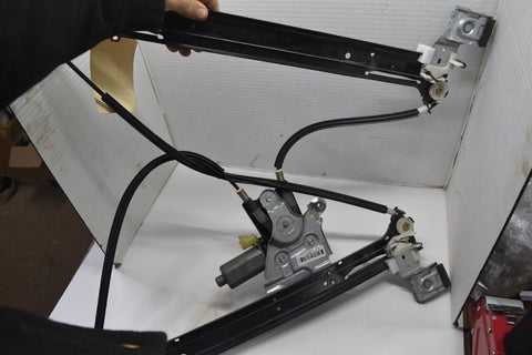02 09 GMC Envoy Chevy Trailblazer Front right Door Window Regulator OEM 12211