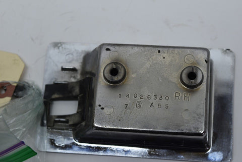 1985-91 CHEVROLET GMC SQUAREBODY C K TRUCK USED GM RH DOOR HANDLE BEZEL 9214