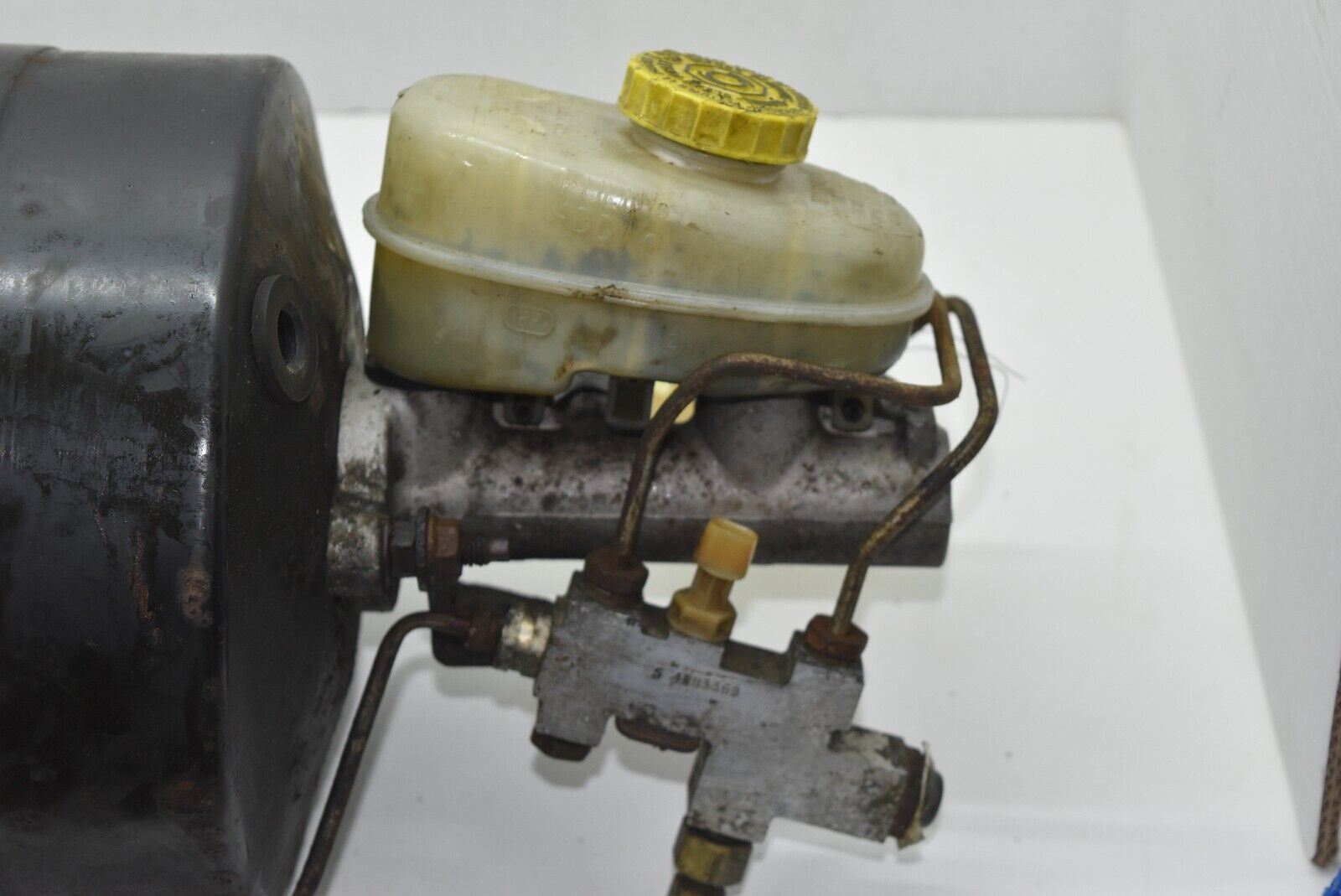 2000 00 jeep Cherokee brake master cylinder 4.0 9572 FatMan's Garage, LLC