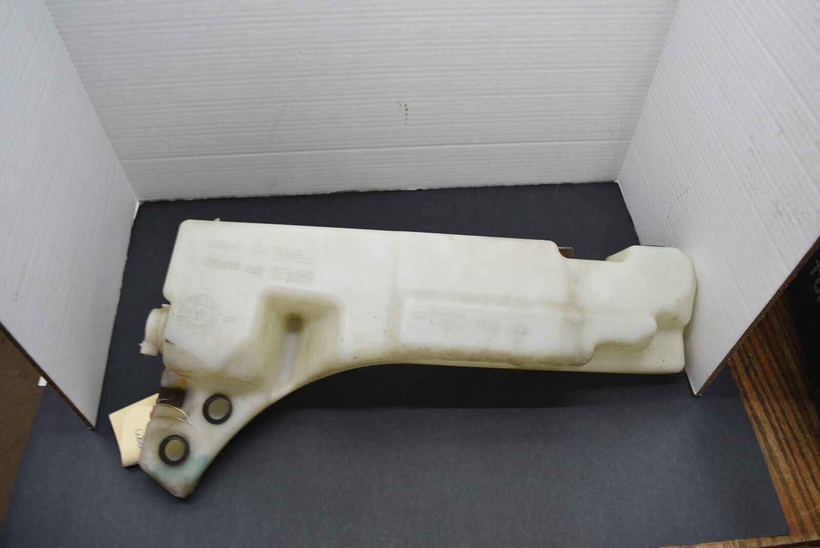 Jeep Cherokee XJ WINDSHIELD WASHER RESERVOIR TANK FRONT & REAR PUMPS 9