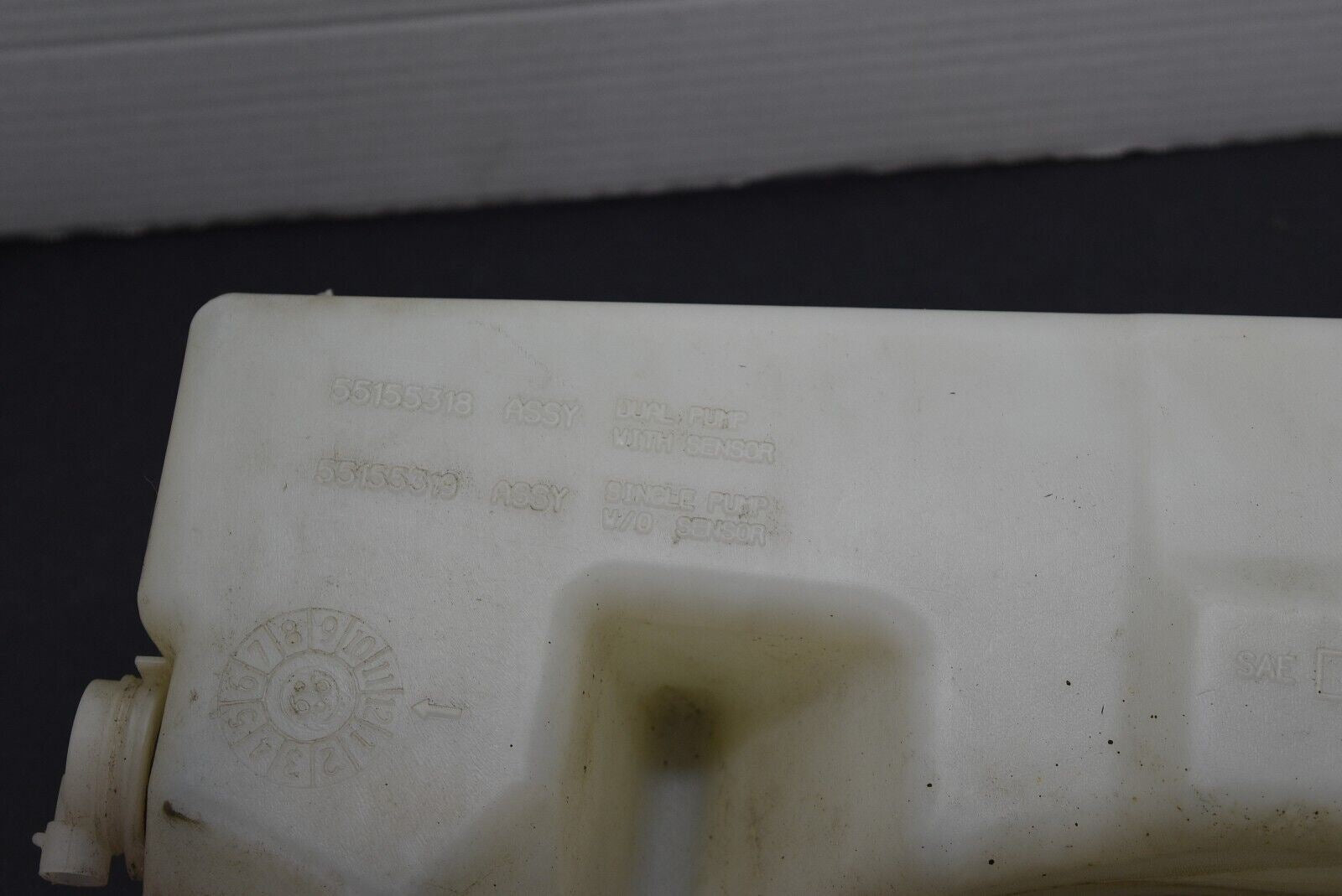 Jeep Cherokee XJ WINDSHIELD WASHER RESERVOIR TANK FRONT & REAR PUMPS 9