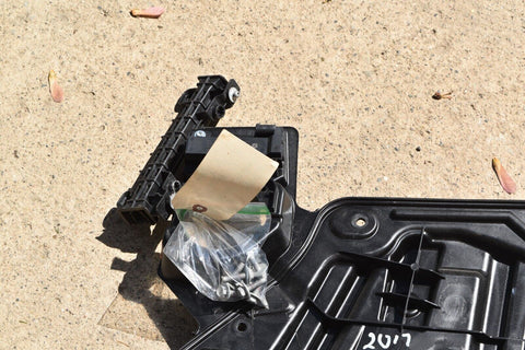 2017 charger dodge right rear door guts internals motor mount regulator 10813