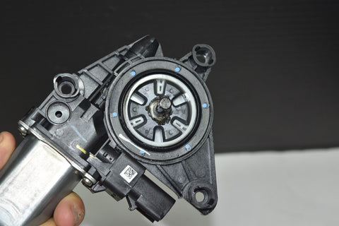 2011 2017 2023 DODGE CHARGER FRONT RIGHT SIDE WINDOW REGULATOR MOTOR 10839