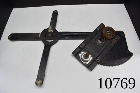 1977 1987 SQUAREBODY BLAZER C10 K10 K5 GMC CHEVY RIGHT FRONT WINDOW REGULATOR 77