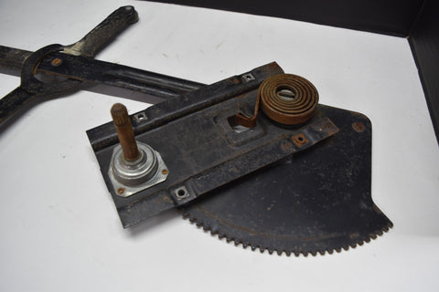 1977 1987 SQUAREBODY BLAZER C10 K10 K5 GMC CHEVY RIGHT FRONT WINDOW REGULATOR 77