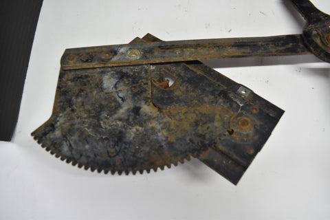 1977 1987 SQUAREBODY BLAZER C10 K10 K5 GMC CHEVY RIGHT FRONT WINDOW REGULATOR 77