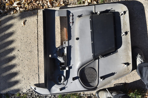 1996 2005 GMC Safari Left Driver Front Door Panel Power Window 96 97 98 99