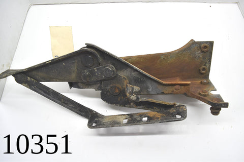 1958 CADILLAC LIMO FLEETWOOD SERIES 75 DRIVER LEFT HOOD HINGE 58 OEM