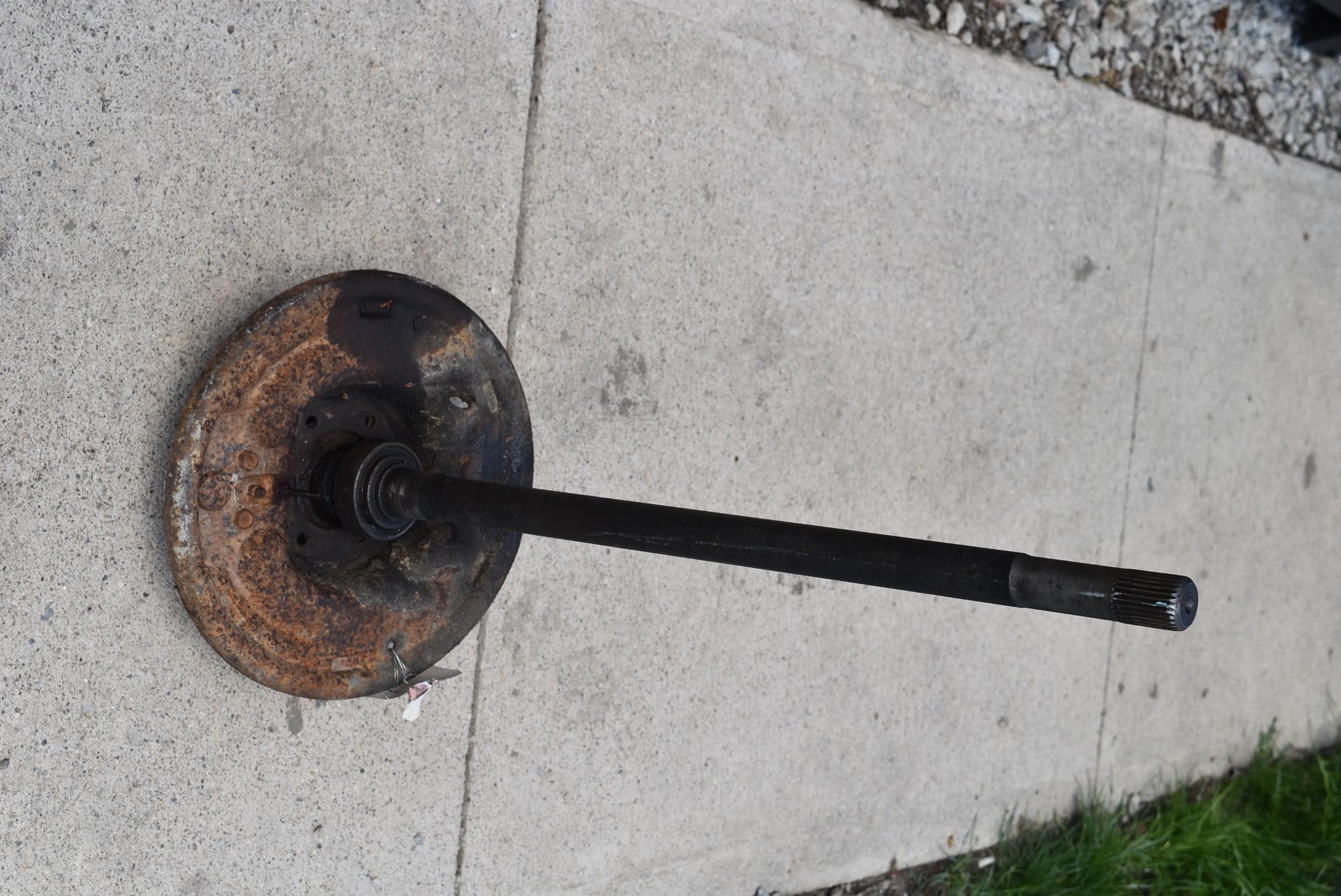 1968 68 Ford Ranchero V8 Rear Left Driver Axle 28 Spline 9