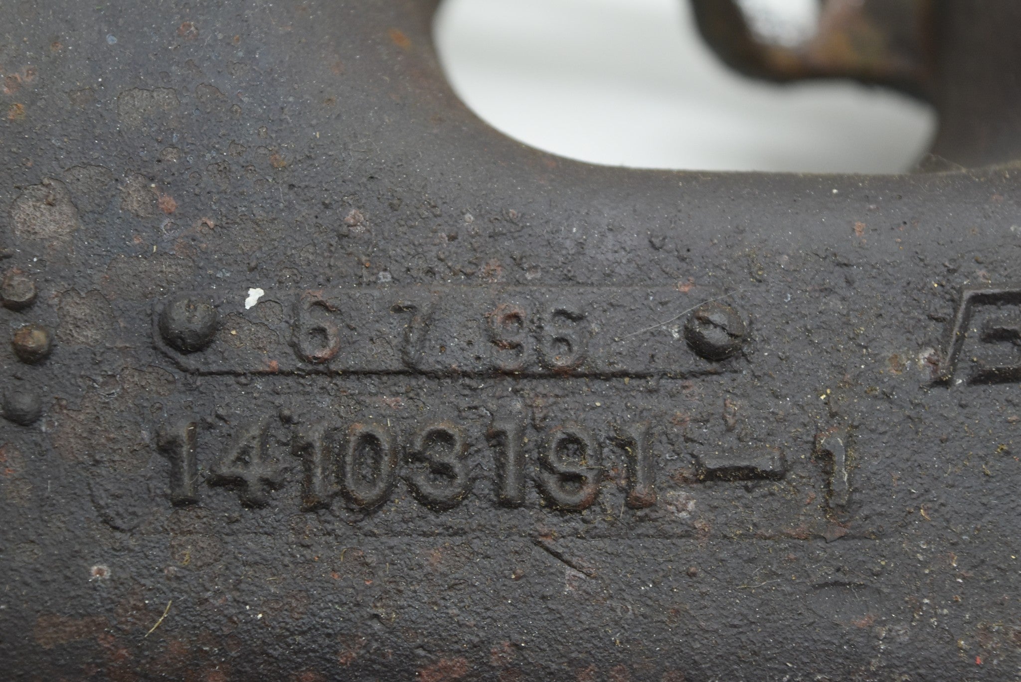 thumbnail image 2 of Small Block Chevy Manifold Rams Horn Center Dump Exhaust Manifold 3932473 2 of 13