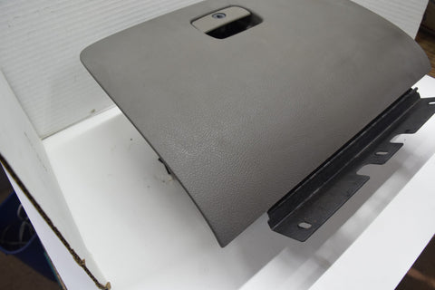 2005 2007 2009 CHEVROLET TRAILBLAZER GLOVE BOX DOOR ASSEMBLY GRAY 05 06 07 08 09