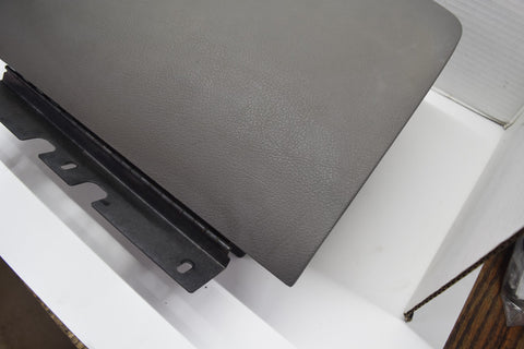 2005 2007 2009 CHEVROLET TRAILBLAZER GLOVE BOX DOOR ASSEMBLY GRAY 05 06 07 08 09