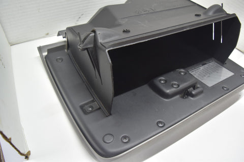 2005 2007 2009 CHEVROLET TRAILBLAZER GLOVE BOX DOOR ASSEMBLY GRAY 05 06 07 08 09