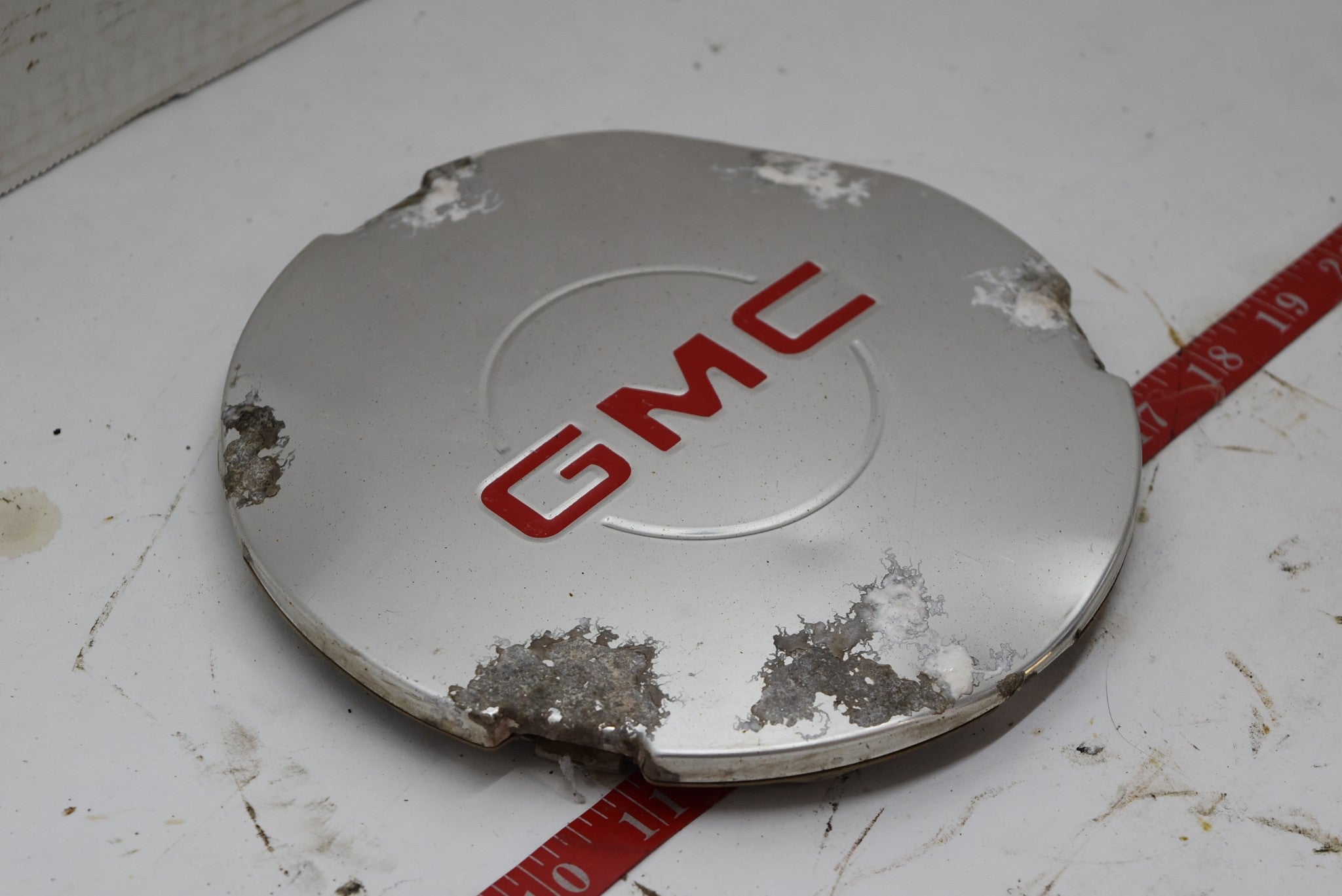 1999 2004 GMC Yukon Denali Sierra Center Cap 2000 2001 Hubcap 99 01 02