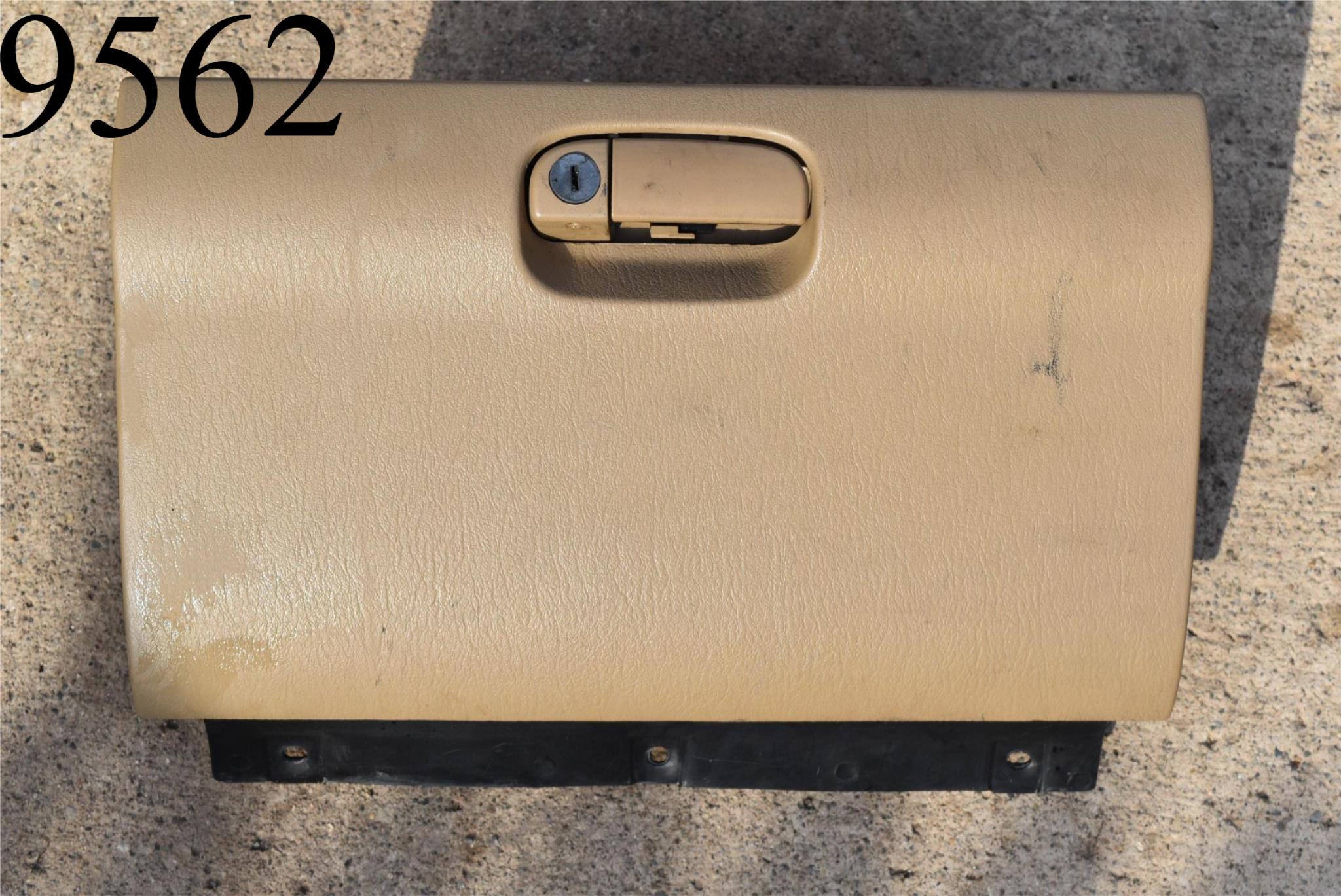 Jeep Cherokee XJ 97 01 Glove Box Glovebox Dash Assembly Latch Camel Ta