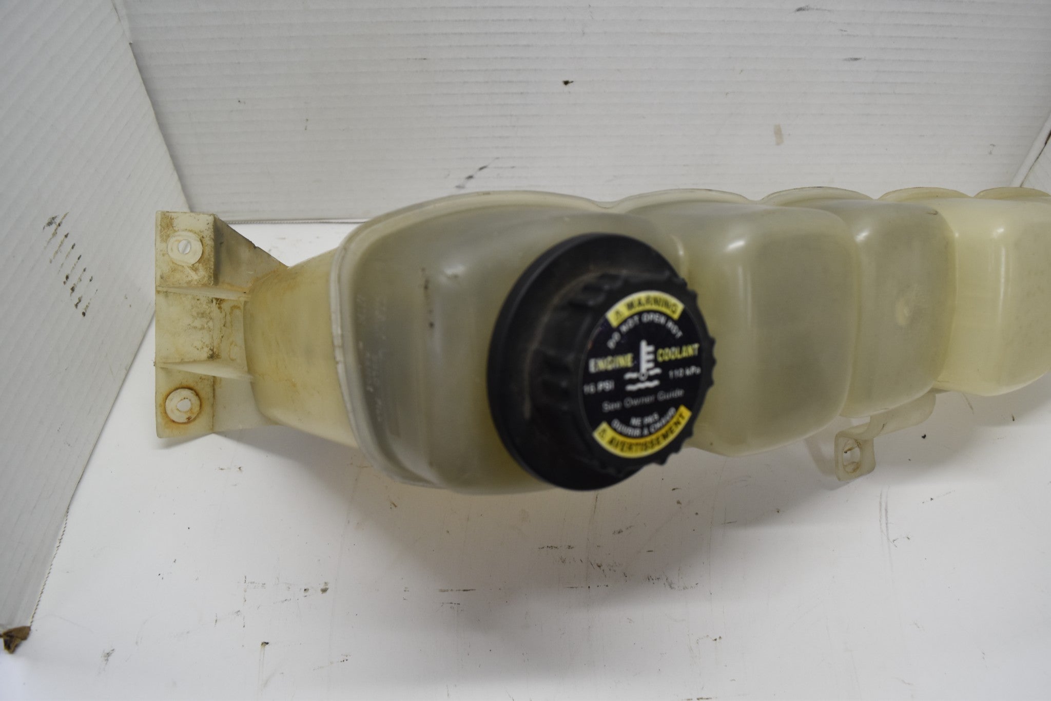 2000 2004 FORD F250 F350 7.3 DIESEL COOLANT RESERVOIR OVERFLOW TANK 01