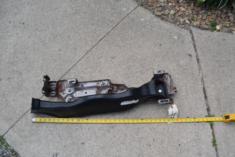 2007 CHEVROLET TRAILBLAZER CENTER CONSOLE MOUNT BRACKET AC DUCT 2004 2005 2007