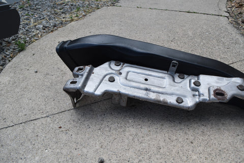 2007 CHEVROLET TRAILBLAZER CENTER CONSOLE MOUNT BRACKET AC DUCT 2004 2005 2007