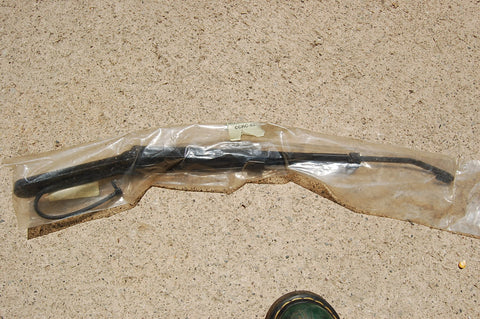 1999 2000 2001 2002 GMC Silverado Sierra LH Wiper Arm w/ Sprayer