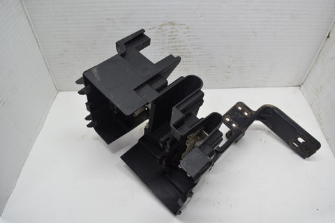 2007 2008 2009 Chevrolet Equinox Main Fuse Box Bracket Assembly 07 08 09