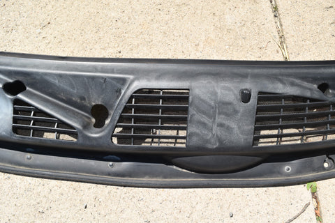 2002 2009 2007 CHEVROLET TRAILBLAZER PLASTIC HOOD COWL VENT PANEL ASSEMBLY 07 08