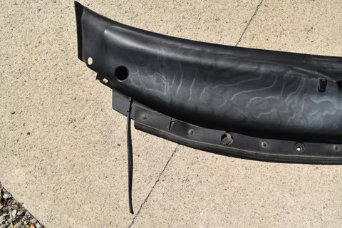 2002 2009 2007 CHEVROLET TRAILBLAZER PLASTIC HOOD COWL VENT PANEL ASSEMBLY 07 08