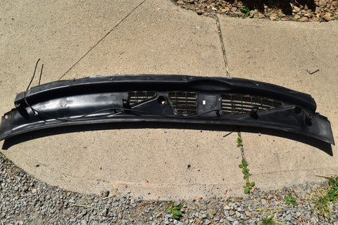 2002 2009 2007 CHEVROLET TRAILBLAZER PLASTIC HOOD COWL VENT PANEL ASSEMBLY 07 08