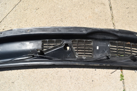 2002 2009 2007 CHEVROLET TRAILBLAZER PLASTIC HOOD COWL VENT PANEL ASSEMBLY 07 08