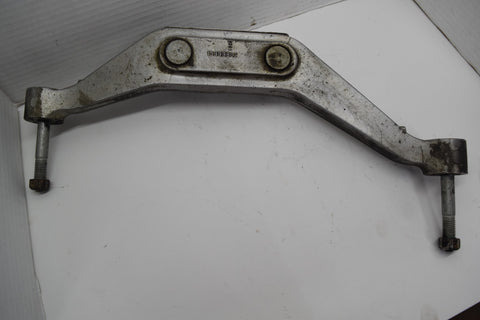 2000 2006 CHEVROLET SILVERADO SIERRA FRONT DIFFERENTIAL CARRIER MOUNT BRACKET 02