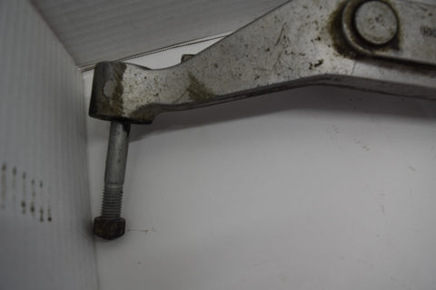 2000 2006 CHEVROLET SILVERADO SIERRA FRONT DIFFERENTIAL CARRIER MOUNT BRACKET 02