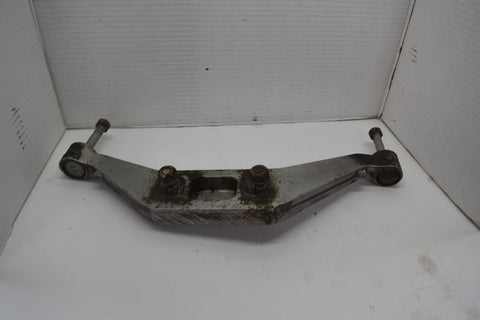 2000 2006 CHEVROLET SILVERADO SIERRA FRONT DIFFERENTIAL CARRIER MOUNT BRACKET 02