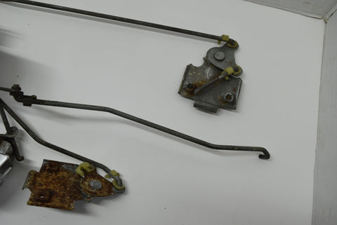 1983 1991 Chevy Suburban K5 Blazer Left Rear Door Latch Linkage Handle 83 84 91