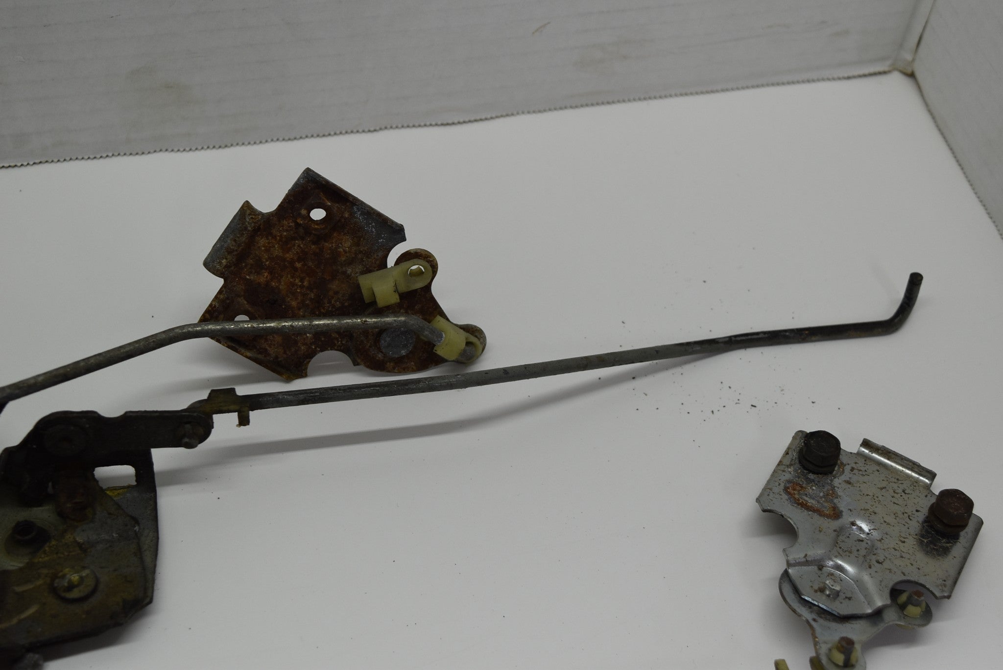 1983 1991 Chevy Suburban K5 Blazer Left Rear Door Latch Linkage Handle