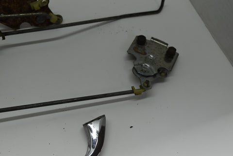 1983 1991 Chevy Suburban K5 Blazer Left Rear Door Latch Linkage Handle 83 84 91