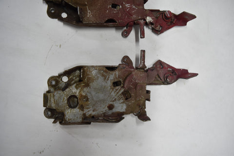 1967 OLDSMOBILE OLDS 442 F85 67 RH LH DRIVER PASSENGER DOOR LATCH MECHANISM 67