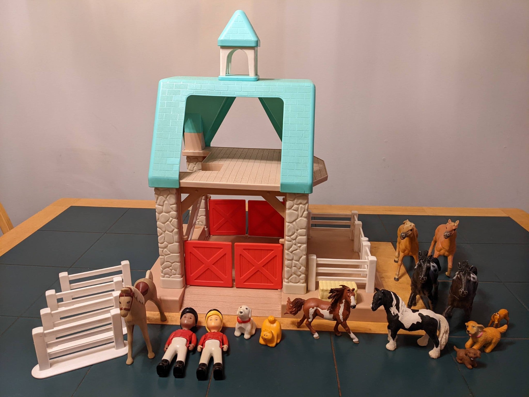 Vintage 1992 Little Tikes Dollhouse Horse Stable & Barn with Accessori
