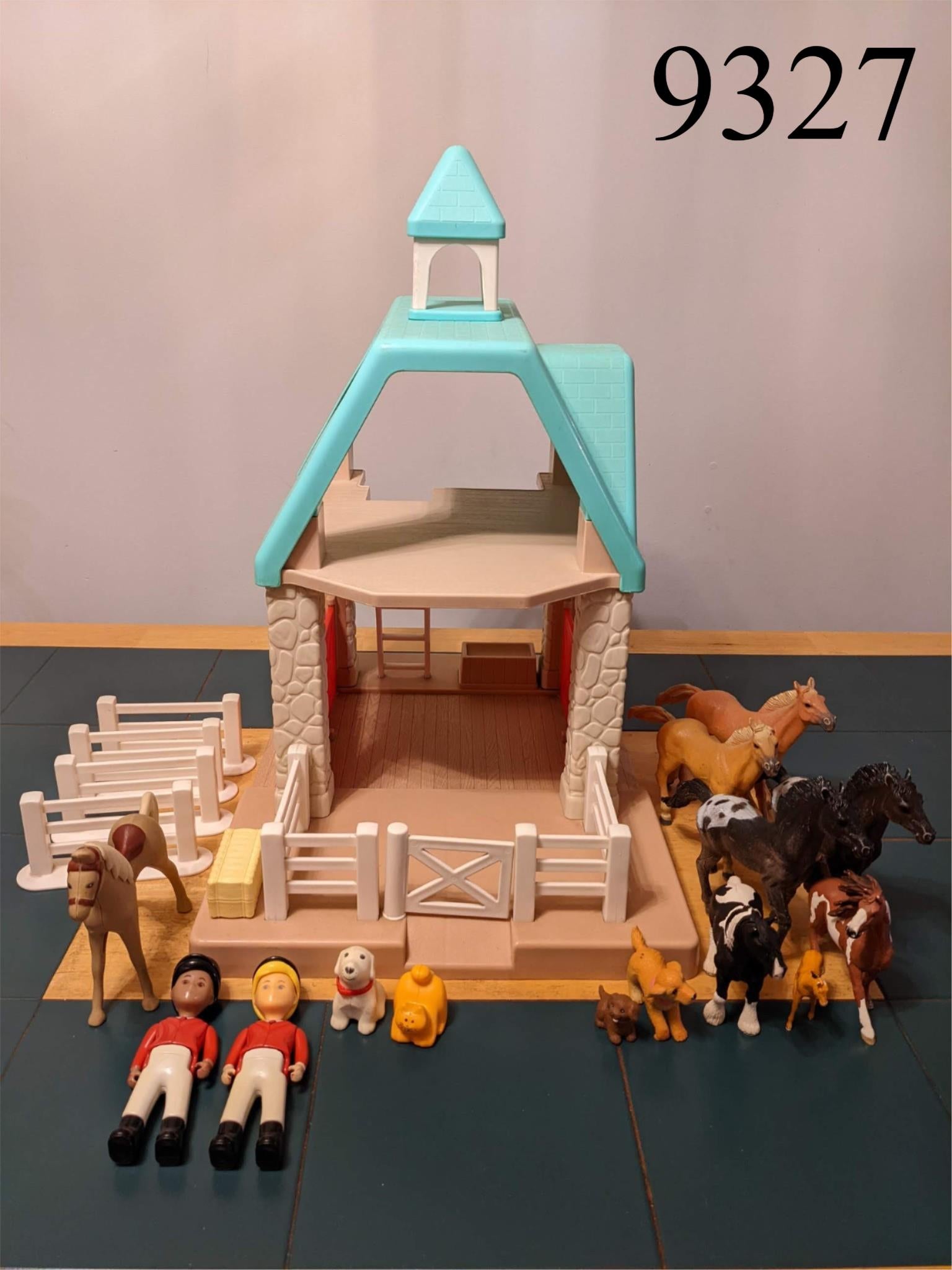 Vintage 1992 Little Tikes Dollhouse Horse Stable & Barn with Accessori